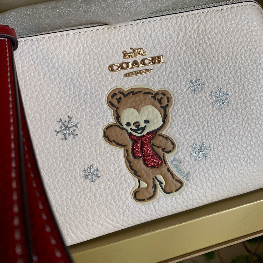 Authentic COACH Pebbled leather 🎄🧸 top zip wristlet with 2 charms in Gift box - Picture 10 of 11